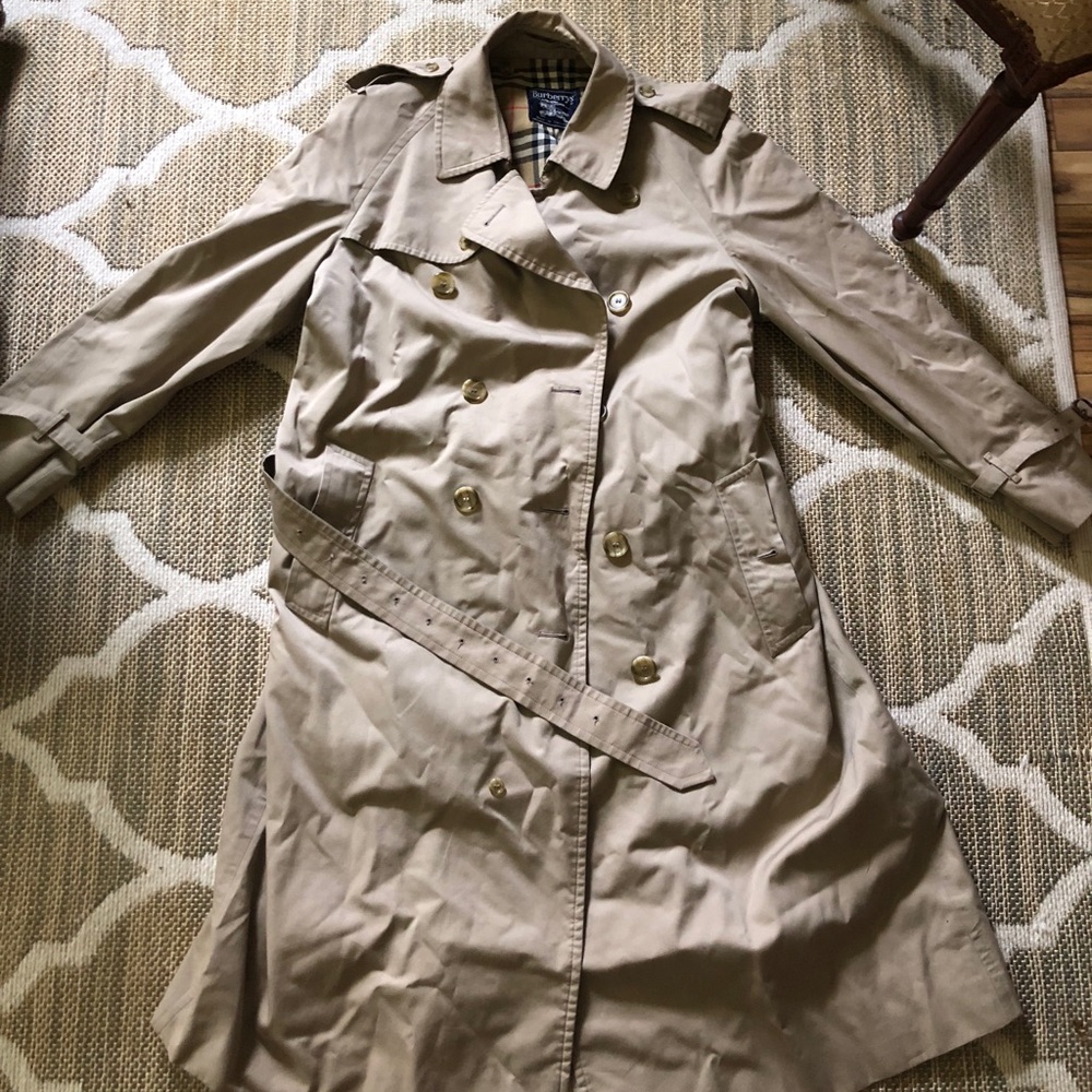 Burberry’s Unisex Large trench coat